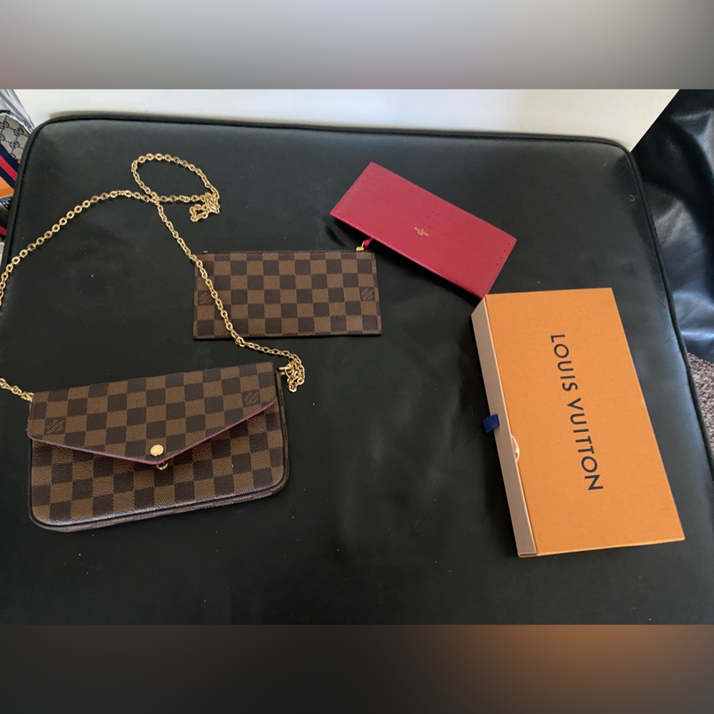 Authentic LOUIS VUITTON FÉLICIE POCHETTE (sold out on website)